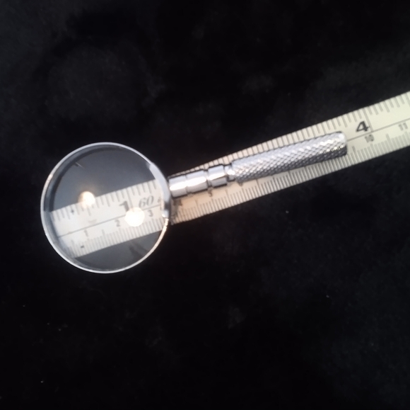 Magnifying glass - Picture 2 of 2